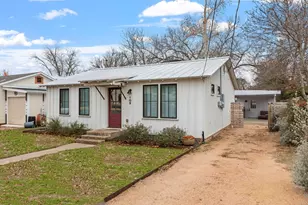 109 E Centre St, Fredericksburg, TX 78624 - Photo 3