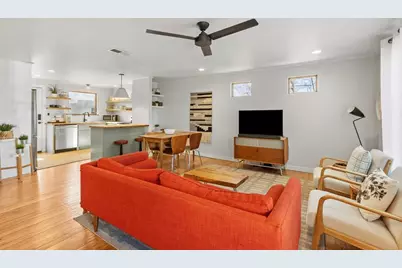 109 E Centre St, Fredericksburg, TX 78624 - Photo 5