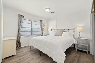 209 E Travis St, Fredericksburg, TX 78624 - Photo 11