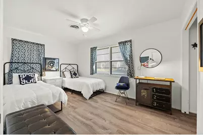 209 E Travis St, Fredericksburg, TX 78624 - Photo 13