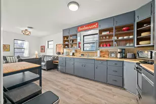 209 E Travis St, Fredericksburg, TX 78624 - Photo 5