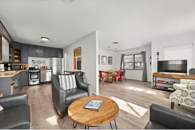 209 E Travis St, Fredericksburg, TX 78624 - Photo 3