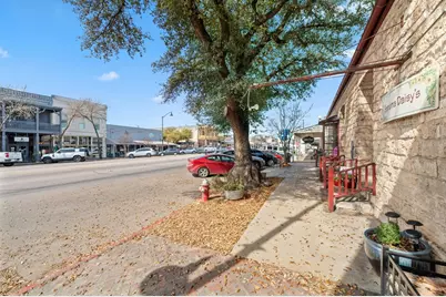 209 E Travis St, Fredericksburg, TX 78624 - Photo 23