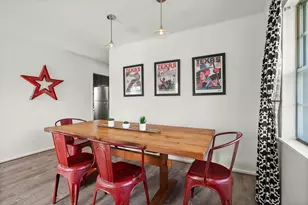 209 E Travis St, Fredericksburg, TX 78624 - Photo 9