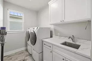 718 Emory Dr, Fredericksburg, TX 78624 - Photo 13