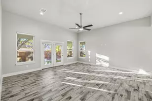 718 Emory Dr, Fredericksburg, TX 78624 - Photo 7