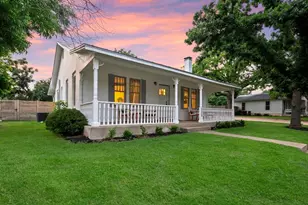 508 N Orange St, Fredericksburg, TX 78624 - Photo 3