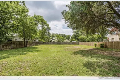 207 N Acorn St, Fredericksburg, TX 78624 - Photo 5