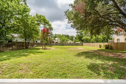 207 N Acorn St, Fredericksburg, TX 78624 - Photo 1