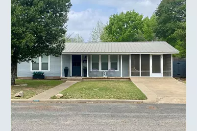 207 N Acorn St, Fredericksburg, TX 78624 - Photo 3