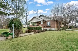 101 E Hackberry St, Fredericksburg, TX 78624 - Photo 3