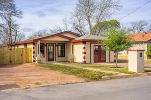 319 Pearl St, Kerrville, TX 78028 - Photo 1