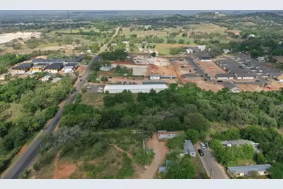 510 W Walch Ave, Fredericksburg, TX 78624 - Photo 7