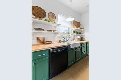 220 W College St, Fredericksburg, TX 78624 - Photo 9