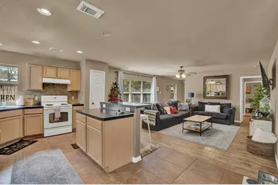 203 S Creek St, Fredericksburg, TX 78624 - Photo 33