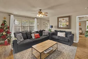 203 S Creek St, Fredericksburg, TX 78624 - Photo 5