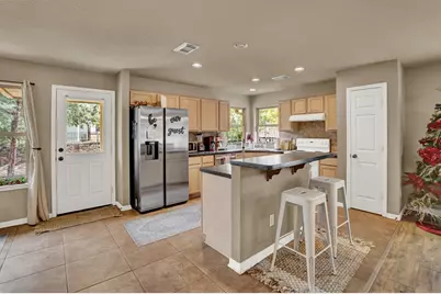 203 S Creek St, Fredericksburg, TX 78624 - Photo 9