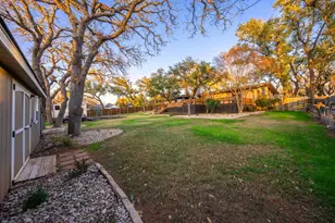 125 Ridgewood Dr, Fredericksburg, TX 78624 - Photo 35