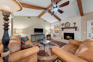 125 Ridgewood Dr, Fredericksburg, TX 78624 - Photo 5