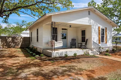 510 N Orange St, Fredericksburg, TX 78624 - Photo 3