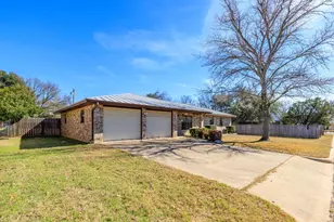 1003 Ave D, Fredericksburg, TX 78624 - Photo 3