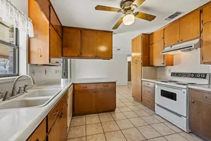 1003 Ave D, Fredericksburg, TX 78624 - Photo 9