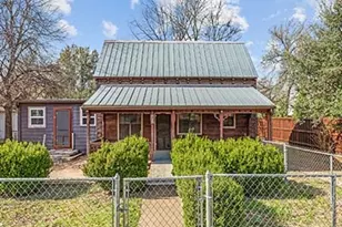 209 W Travis St, Fredericksburg, TX 78624 - Photo 3