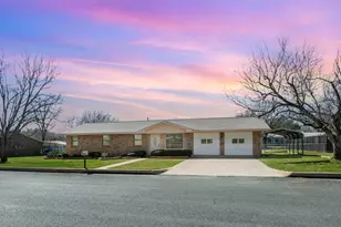 115 Crestwood Dr, Fredericksburg, TX 78624 - Photo 1