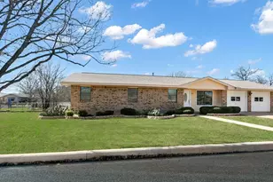 115 Crestwood Dr, Fredericksburg, TX 78624 - Photo 1