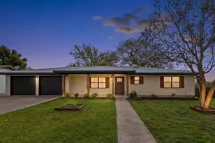 1009 Ave D, Fredericksburg, TX 78624 - Photo 19