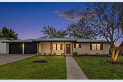 1009 Avenue D, Fredericksburg, TX 78624 - Photo 1