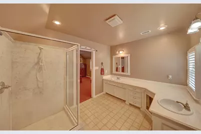 507 W Travis St, Fredericksburg, TX 78624 - Photo 17