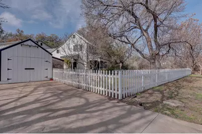 507 W Travis St, Fredericksburg, TX 78624 - Photo 41