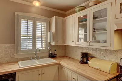 507 W Travis St, Fredericksburg, TX 78624 - Photo 9