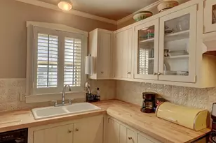 507 W Travis St, Fredericksburg, TX 78624 - Photo 9