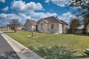 717 Northern Red Oak, Fredericksburg, TX 78624 - Photo 3