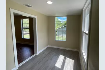 422 S Orange St, Fredericksburg, TX 78624 - Photo 5