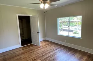 422 S Orange St, Fredericksburg, TX 78624 - Photo 17