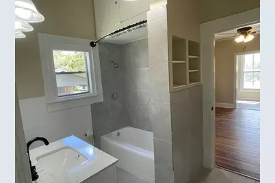 422 S Orange St, Fredericksburg, TX 78624 - Photo 15