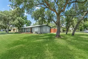 912 Apple St, Fredericksburg, TX 78624 - Photo 3