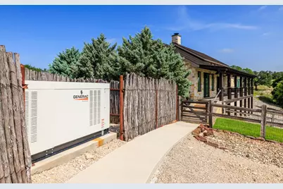 220 N Spies Ridge Dr., Fredericksburg, TX 78624 - Photo 15