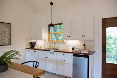 204 S Elk St, Fredericksburg, TX 78624 - Photo 3