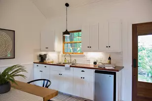 204 S Elk St, Fredericksburg, TX 78624 - Photo 3