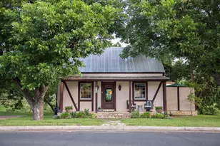 204 S Elk St, Fredericksburg, TX 78624 - Photo 1