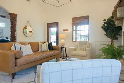 204 S Elk St, Fredericksburg, TX 78624 - Photo 5