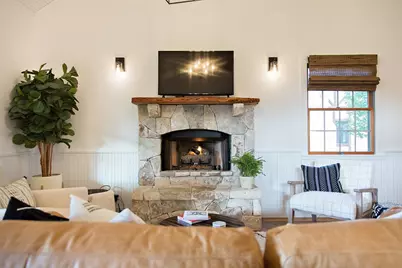 204 S Elk St, Fredericksburg, TX 78624 - Photo 7