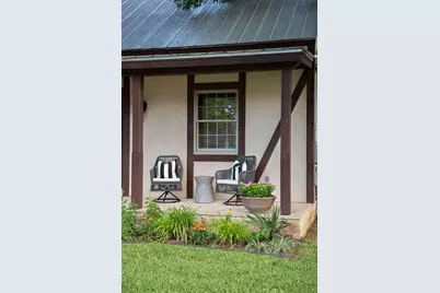 204 S Elk St, Fredericksburg, TX 78624 - Photo 17