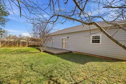 512 Saint Ann St, Fredericksburg, TX 78624 - Photo 3