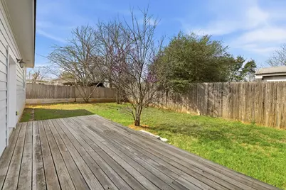 512 Saint Ann St, Fredericksburg, TX 78624 - Photo 3