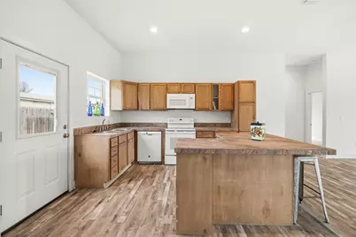 512 Saint Ann St, Fredericksburg, TX 78624 - Photo 5